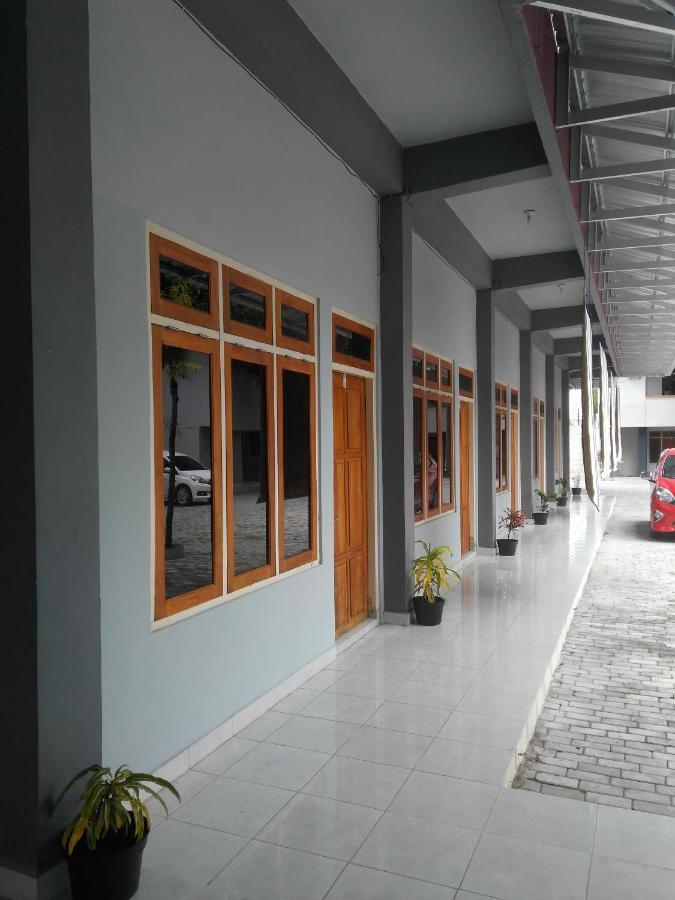 Waingapu 维沙塔茅屋及艾利姆餐厅酒店 外观 照片